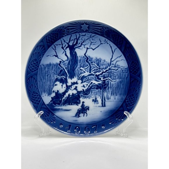 Vintage Royal Copenhagen Porcelain 7" Collector Plate; The Royal Oak - Picture 1 of 3
